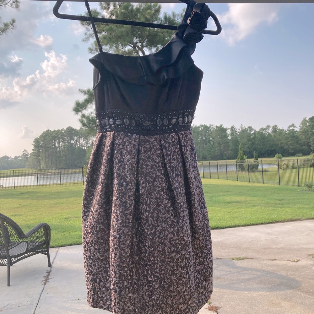 One-Shoulder or Add a Strap - take your pick!